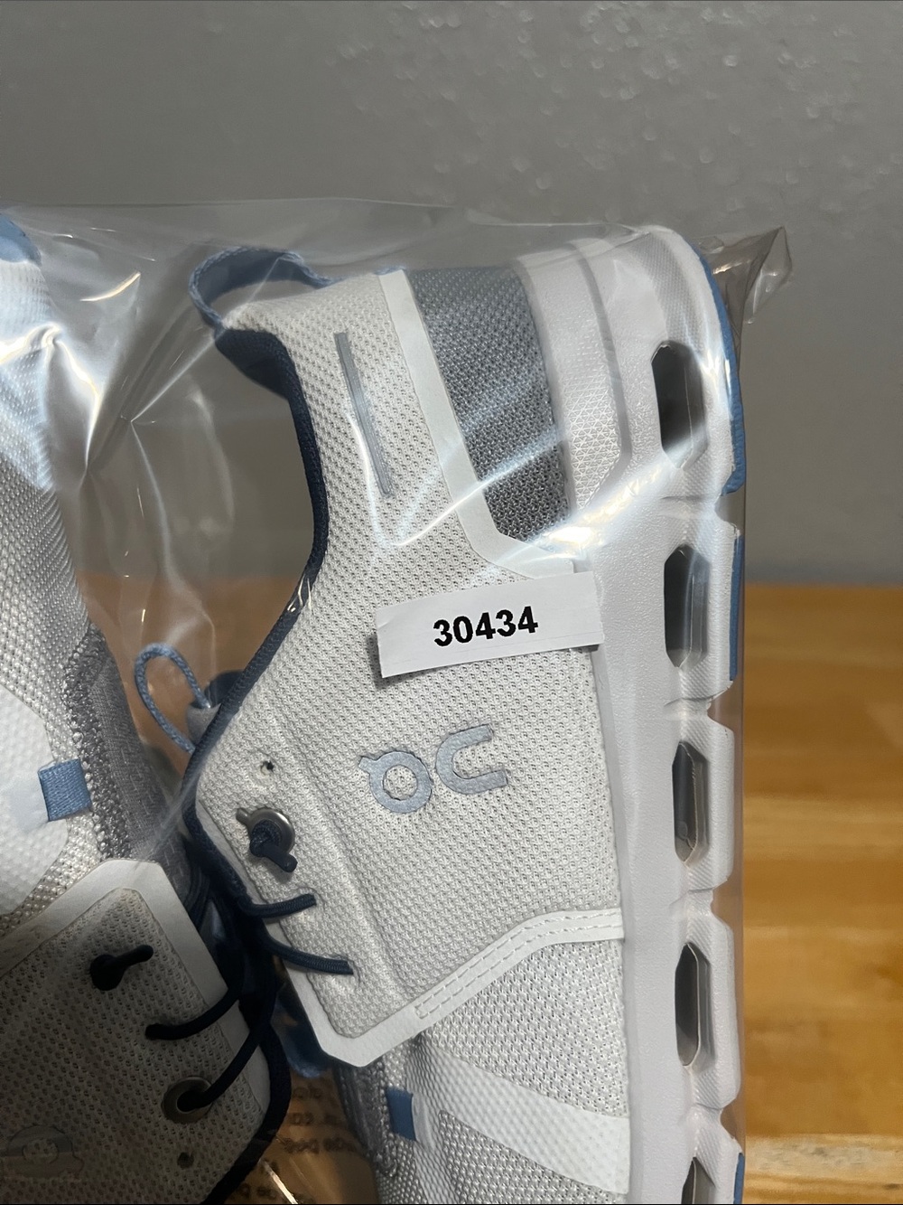 On Cloud 5 Running Shoes Youth US 6 White Gray Blue Fits Women’s 7.5 - Picture 9 of 9